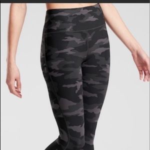 Athleta TALL Ultimate Stash Pocket Camo 7/8 Tights